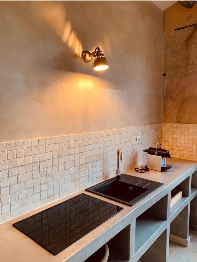 Le Vieux Portail Bed & Breakfast Saint-Saturnin-les-Apt Exterior photo