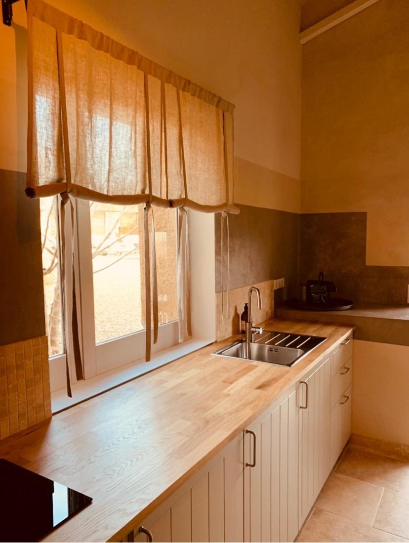 Le Vieux Portail Bed & Breakfast Saint-Saturnin-les-Apt Exterior photo